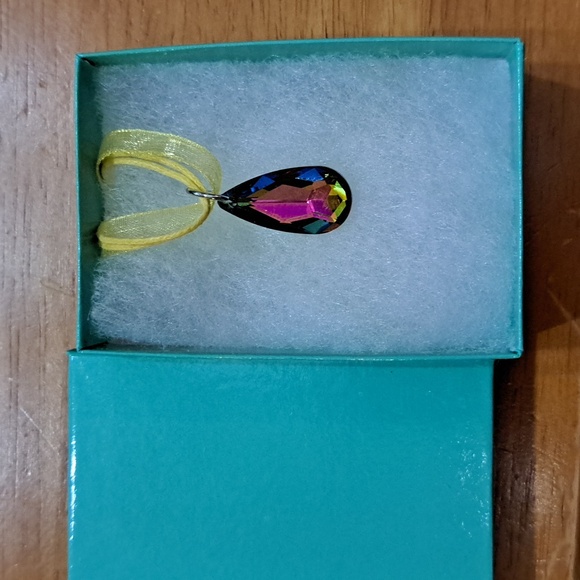 Campfire Green Crystal Marquise Necklace - Picture 4 of 6